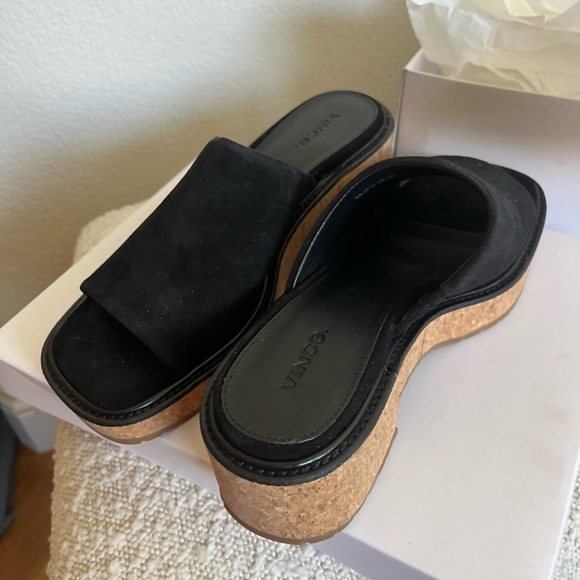 ❌ SOLD ❌ Vince Maddy-B Suede Sandals - Picture 4 of 6